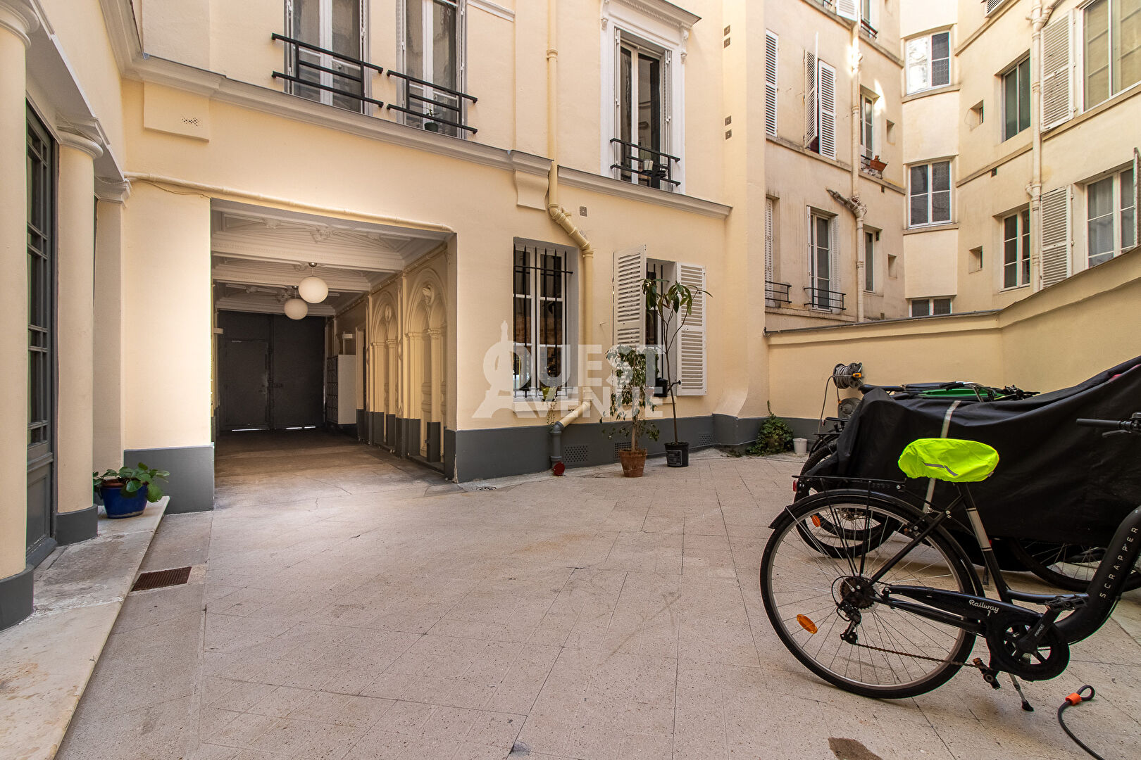 PARIS 09 APPARTEMENT 1P 30M²
