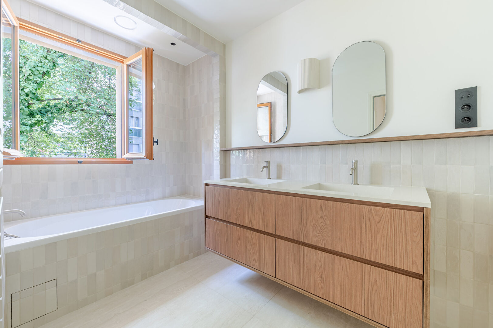 PARIS 15 MAISON 7P 222M²