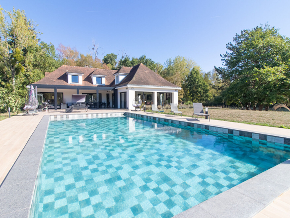 COUTEVROULT  MAISON 9P 435M²