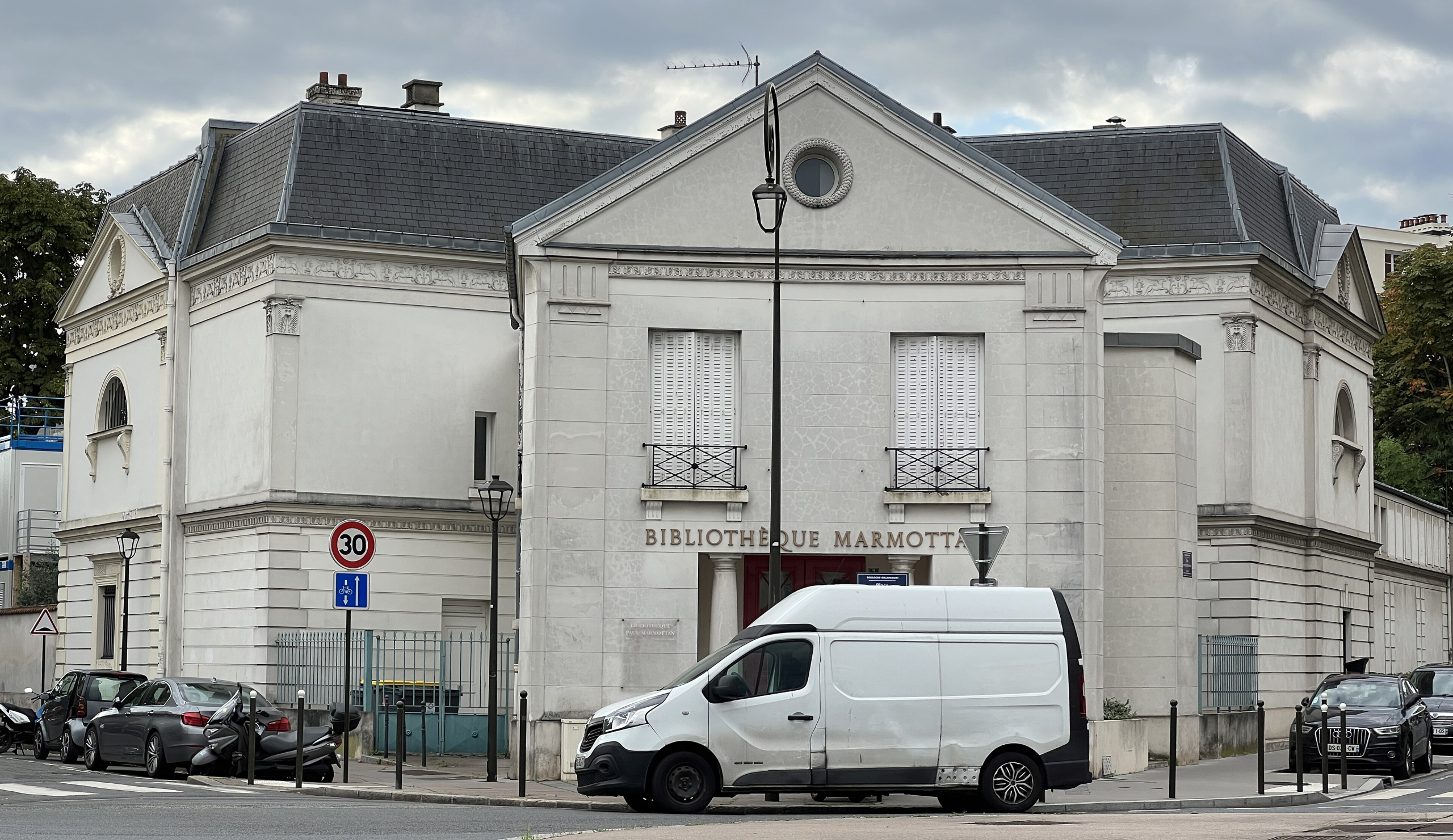 La bibliothèque Marmottan, place Denfert-Rochereau à Boulogne-Billancourt