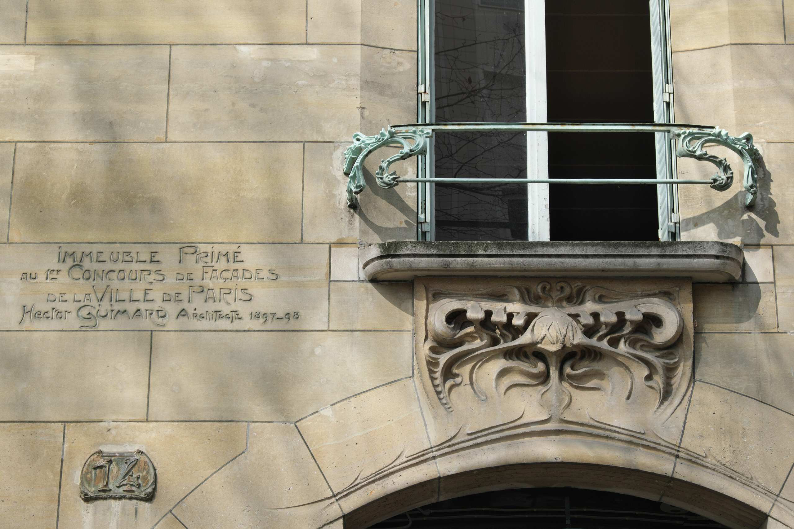 Plaque du concours de façades de 1898 sur le Castel Béranger