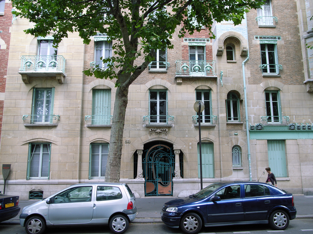 Le Castel Béranger, 14 rue Jean-de-La-Fontaine, vu de la rue