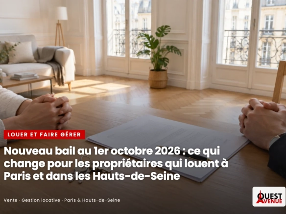 Table d'un appartement parisien lumineux avec des clés et un contrat de location