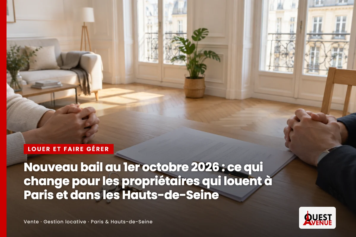 Table d'un appartement parisien lumineux avec des clés et un contrat de location